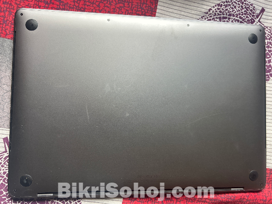 Apple MacBook pro i7